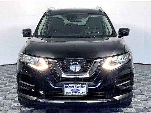 Used 2019 Nissan Rogue SV w/ Premium Package FWD image 3