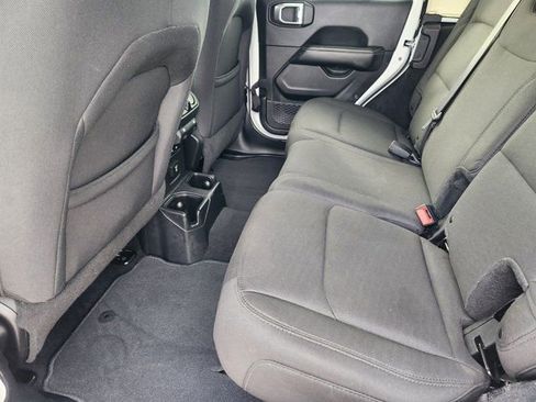 Used 2019 Jeep Wrangler Unlimited Sahara image 31