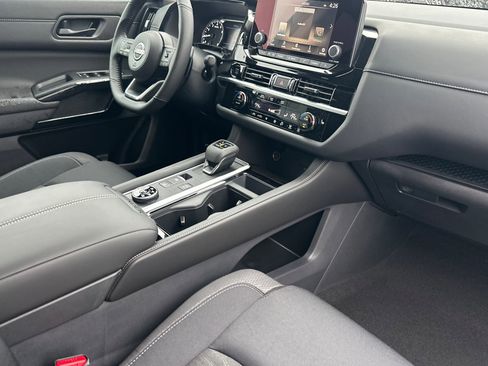 New 2025 Nissan Pathfinder SV image 17