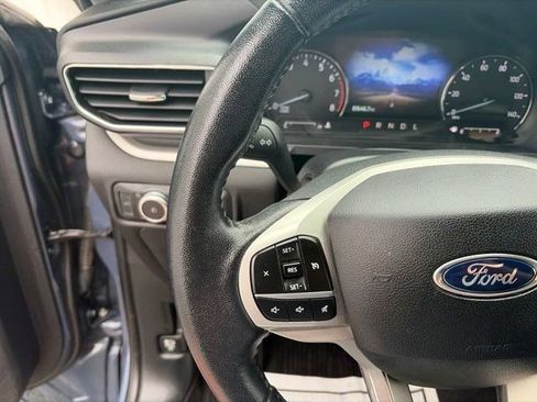 Used 2021 Ford Explorer XLT w/ Equipment Group 202A AWD/4WD image 17