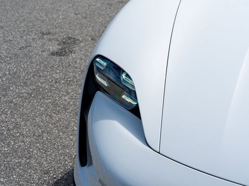 Used 2022 Porsche Taycan Turbo S AWD/4WD image 18