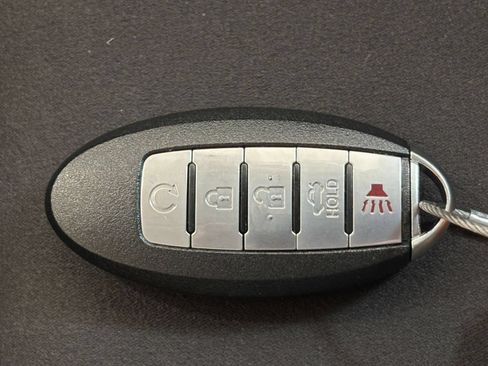 Used 2025 Nissan Altima 2.5 SV FWD image 21
