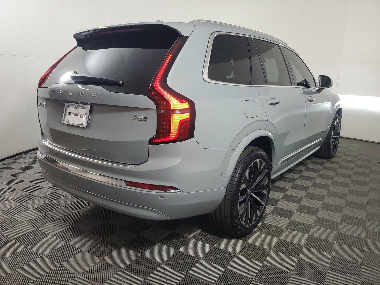 Used 2026 Volvo XC90 B6 Plus w/ Protection Package Premier AWD/4WD image 4