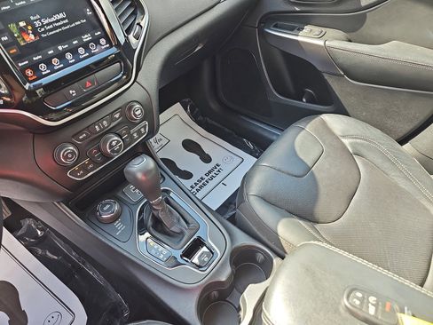 Used 2019 Jeep Cherokee Limited AWD/4WD image 25