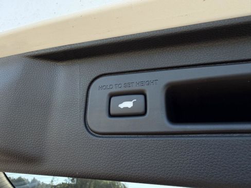Used 2025 Honda Pilot EX-L image 25