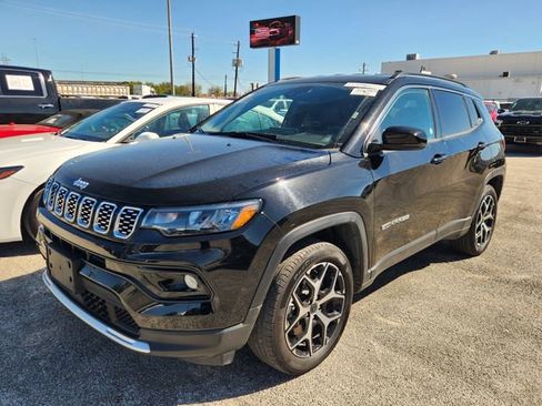 Used 2025 Jeep Compass Limited image 3