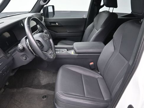 Used 2024 Lexus GX 550 w/ Accessory Package (2T) AWD/4WD image 15