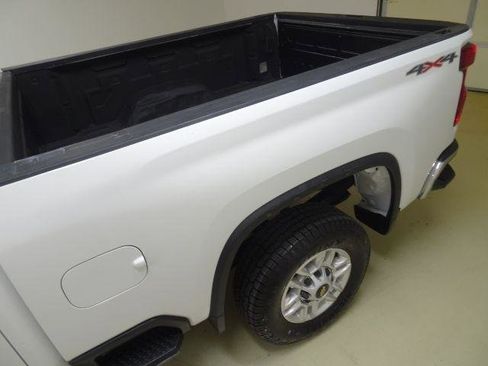 Used 2020 Chevrolet Silverado 2500 LT AWD/4WD image 16