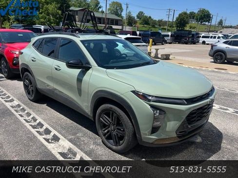 Used 2025 Chevrolet Trax ACTIV w/ Sunroof Package FWD image 2