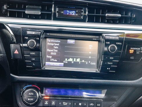 Used 2015 Toyota Corolla S image 17