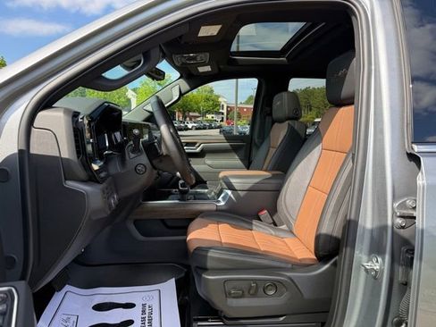 Used 2025 Chevrolet Silverado 1500 High Country w/ Technology Package AWD/4WD image 13