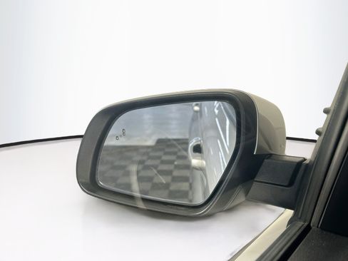Used 2025 Hyundai Venue SEL FWD image 16