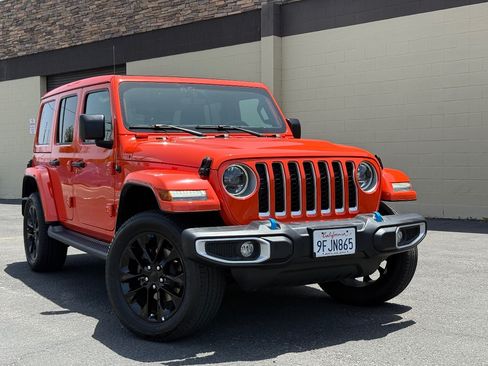 Used 2023 Jeep Wrangler Unlimited Sahara AWD/4WD image 2
