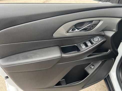 Used 2023 Chevrolet Traverse LT w/ Midnight/Sport Edition image 7