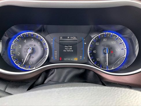 Used 2017 Chrysler Pacifica Touring-L image 20