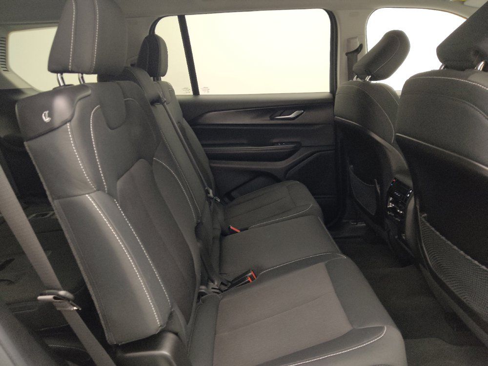 Used 2023 Jeep Grand Cherokee L Laredo RWD image 19