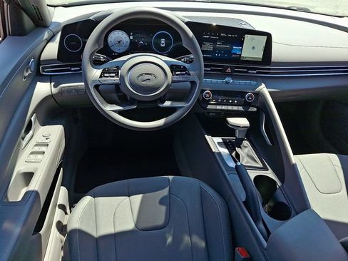 Used 2024 Hyundai Elantra SEL FWD image 11