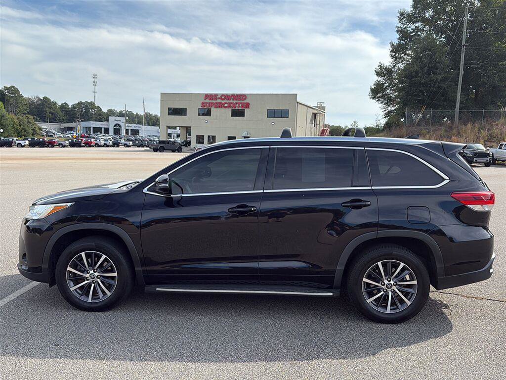 Used 2017 Toyota Highlander XLE FWD image 5