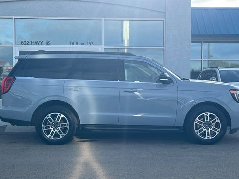 Used 2025 Ford Expedition Active AWD/4WD image 3
