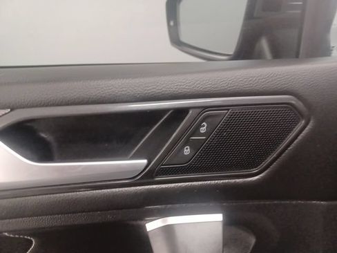 Used 2023 Volkswagen Tiguan SE FWD image 16