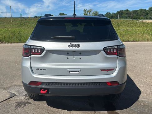 Used 2024 Jeep Compass Trailhawk AWD/4WD image 4
