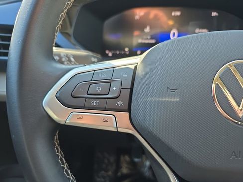 Used 2024 Volkswagen Taos SE image 19