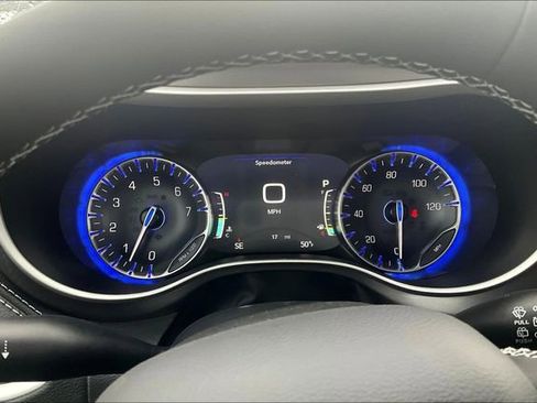 New 2026 Chrysler Pacifica Select image 16