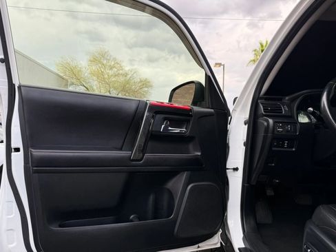 Used 2018 Toyota 4Runner TRD Off-Road Premium image 39