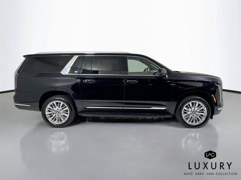 Used 2025 Cadillac Escalade ESV Premium Luxury AWD/4WD image 5