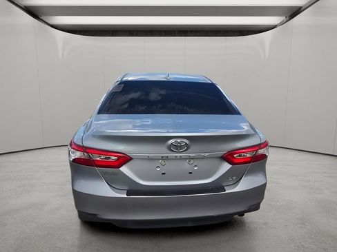 Used 2020 Toyota Camry LE image 7