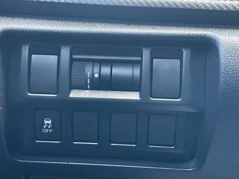 Used 2018 Subaru Crosstrek 2.0i image 29