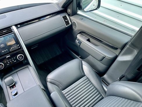 Certified 2025 Land Rover Discovery S AWD/4WD image 18