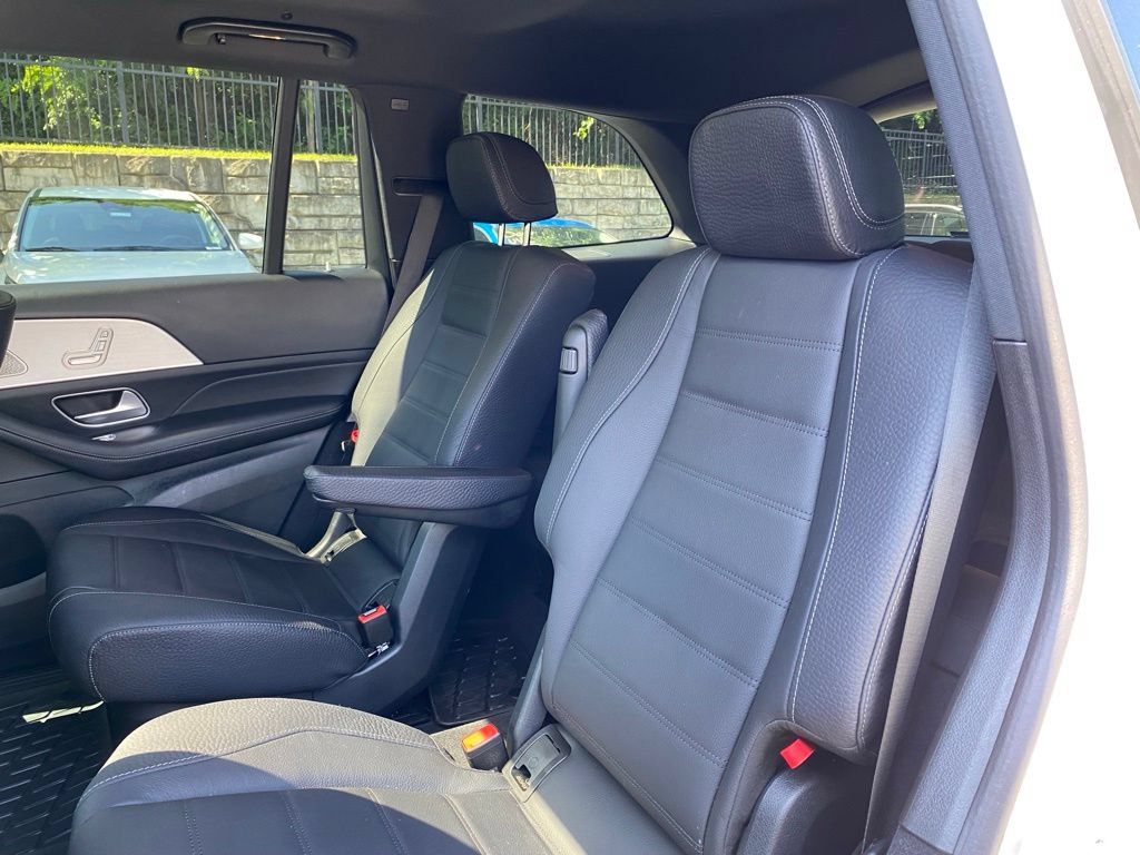 Used 2025 Mercedes-Benz GLS 450 4MATIC image 26