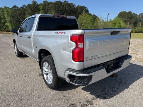 Used 2022 Chevrolet Silverado 1500 Custom image 2
