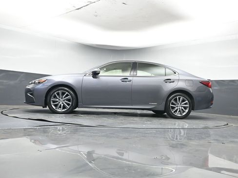 Used 2017 Lexus ES 300h image 25