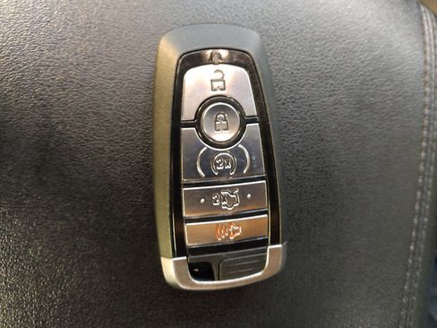 Used 2018 Ford Edge SEL w/ Equipment Group 201A FWD image 32