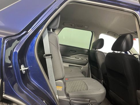 Used 2024 Nissan Pathfinder SV w/ Lighting Package (N92) image 28