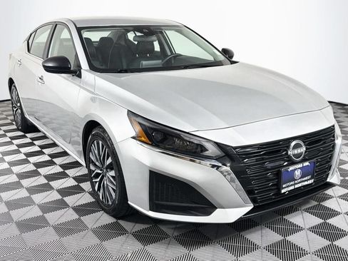 Used 2024 Nissan Altima 2.5 SV FWD image 27