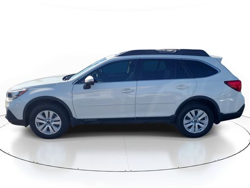 Used 2018 Subaru Outback 2.5i Premium image 3