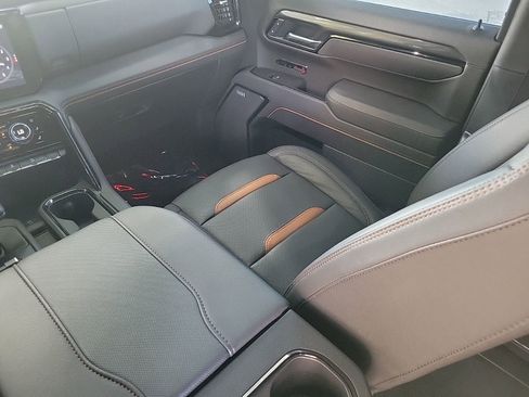 Used 2025 GMC Sierra 1500 AT4 w/ AT4 Premium Package AWD/4WD image 7
