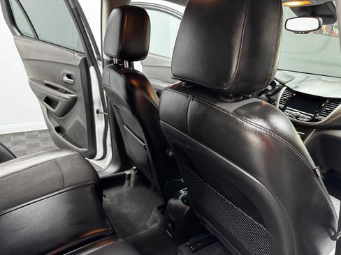 Used 2019 Chevrolet Trax LT w/ LT Convenience Package image 46