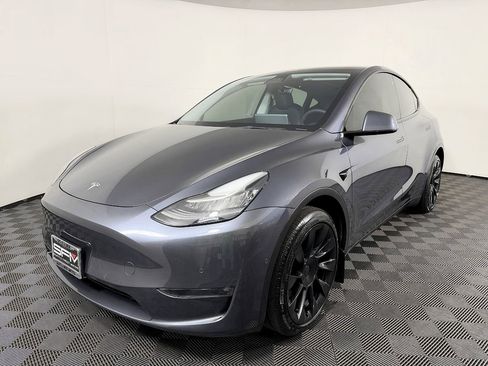 Used 2022 Tesla Model Y Long Range AWD/4WD image 2