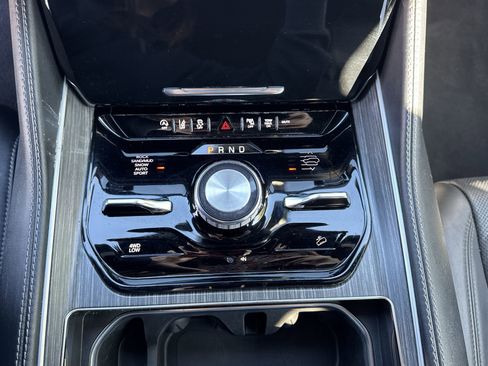 Used 2024 Jeep Wagoneer Series III w/ Flexible Seating Group image 20