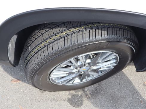Used 2025 Chevrolet Traverse LT FWD image 41