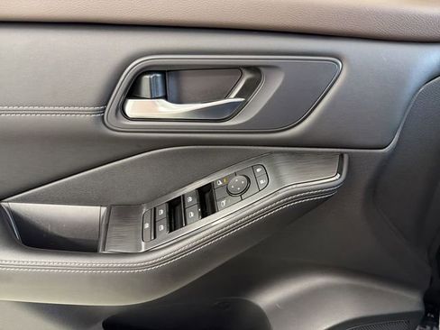 Used 2022 Nissan Rogue SV w/ SV Premium Package image 23