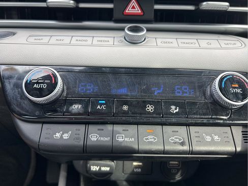 Used 2023 Hyundai Elantra Limited image 21