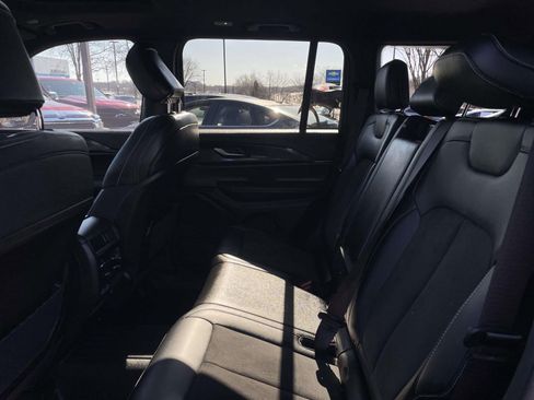 Used 2023 Jeep Grand Cherokee Altitude image 19