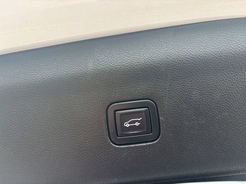 Used 2020 Buick Enclave Avenir w/ Avenir Technology Package image 38