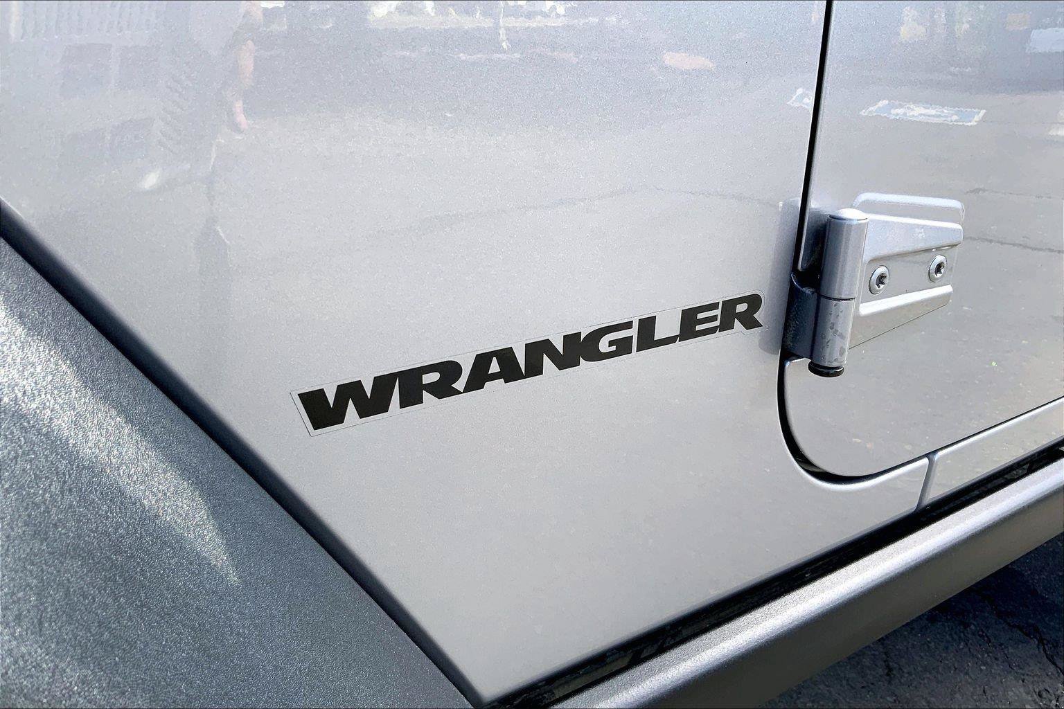 Certified 2016 Jeep Wrangler Rubicon w/ Power Convenience Group AWD/4WD image 32