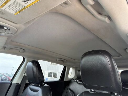 Used 2018 Jeep Compass Trailhawk w/ Leather Interior Group AWD/4WD image 13